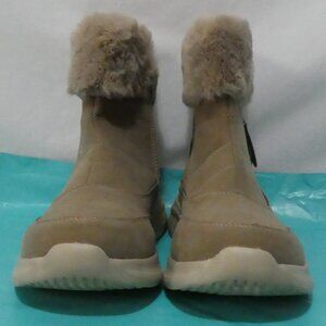 Unbranded | size 43 | Cozy Ankle Boots With Fur Cuffs and Zip Side Closures